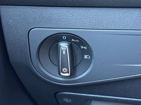 Used 2019 Volkswagen Tiguan SE AWD/4WD image 43