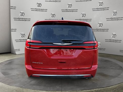 Used 2024 Chrysler Pacifica Touring-L image 4
