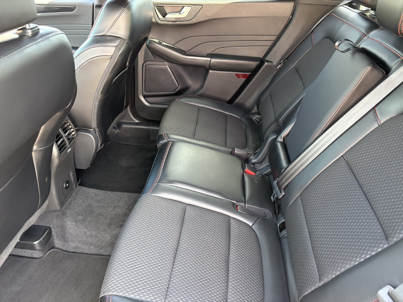 Used 2024 Ford Escape ST-Line w/ Tech Pack #1 FWD image 21