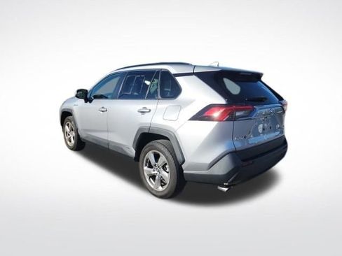 Used 2021 Toyota RAV4 XLE Premium image 7