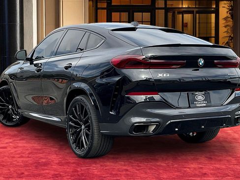 Used 2024 BMW X6 xDrive40i w/ Premium Package image 11