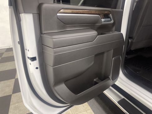 Used 2025 GMC Sierra 2500 SLE w/ SLE Value Package; AWD/4WD image 15