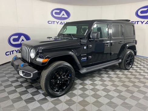 Used 2022 Jeep Wrangler Unlimited Sahara w/ Cold Weather Group AWD/4WD image 7