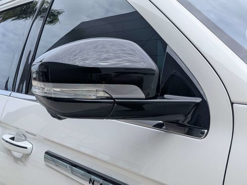 Certified 2025 Lincoln Navigator Reserve AWD/4WD image 11