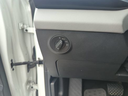 Certified 2022 Volkswagen Taos SE FWD image 20