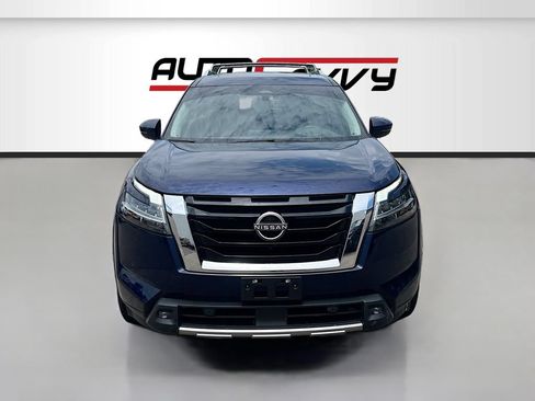 Used 2022 Nissan Pathfinder Platinum w/ Cargo Package FWD image 2