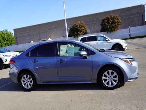 Used 2026 Toyota Corolla LE FWD image 4