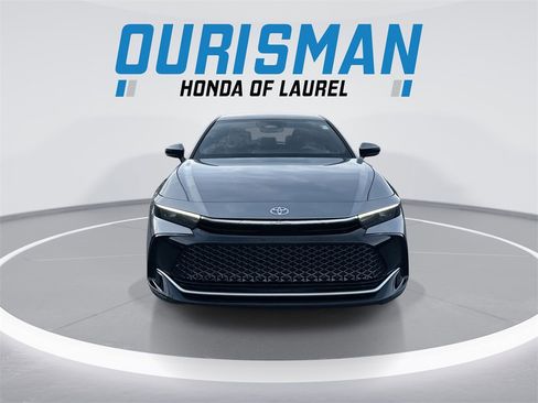 Used 2023 Toyota Crown XLE image 3