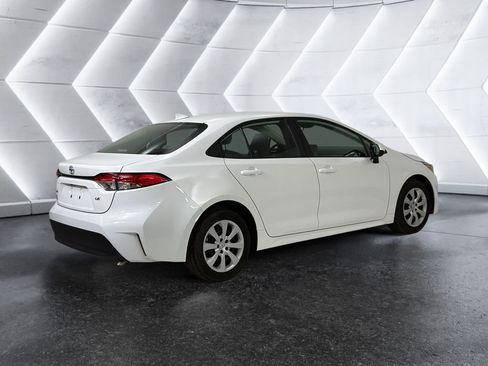 Used 2023 Toyota Corolla LE FWD image 4