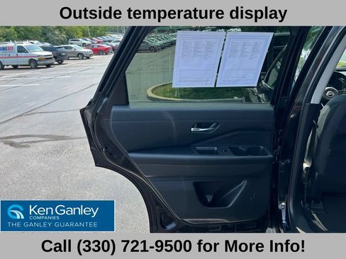Used 2022 Nissan Pathfinder SV AWD/4WD image 46