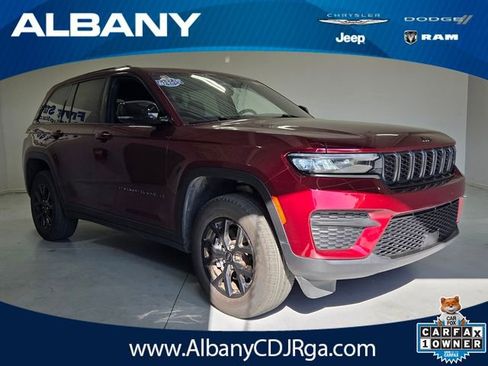 Used 2025 Jeep Grand Cherokee Altitude AWD/4WD image 1