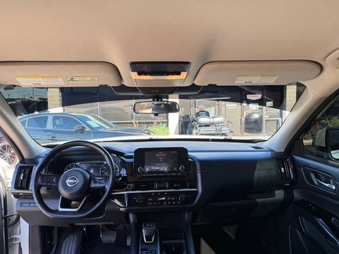 Used 2022 Nissan Pathfinder SV FWD image 25