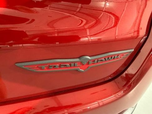 Used 2025 Jeep Compass Trailhawk AWD/4WD image 9