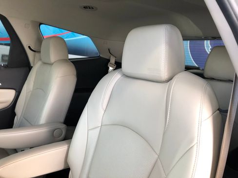Used 2019 Buick Enclave Essence FWD image 13