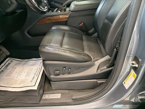 Used 2018 Chevrolet Suburban Premier AWD/4WD image 16