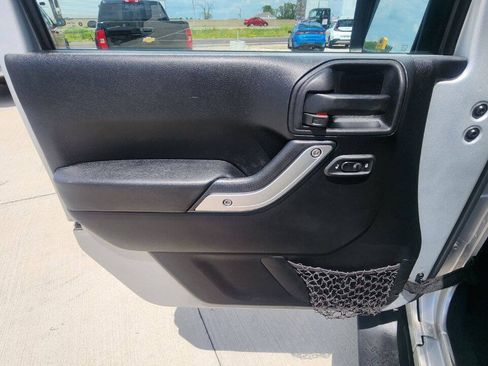 Used 2012 Jeep Wrangler Sahara w/ Dual Top Group AWD/4WD image 11