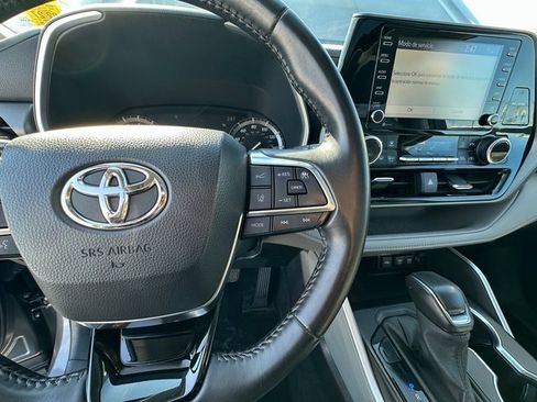 Used 2021 Toyota Highlander XLE image 19