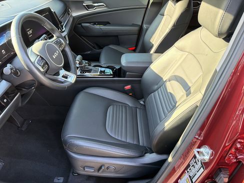 Used 2025 Kia Sportage SX image 9