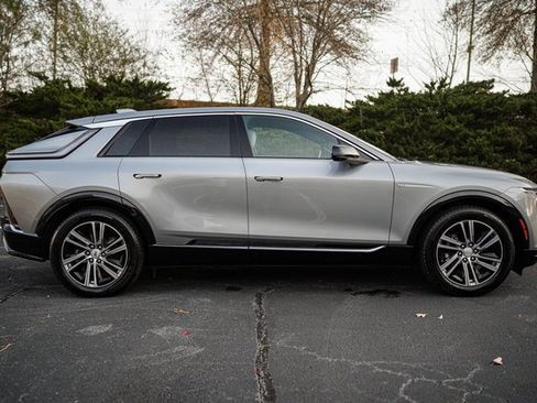 Used 2024 Cadillac Lyriq Luxury image 11