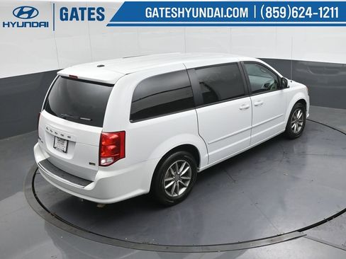 Used 2016 Dodge Grand Caravan SE image 36