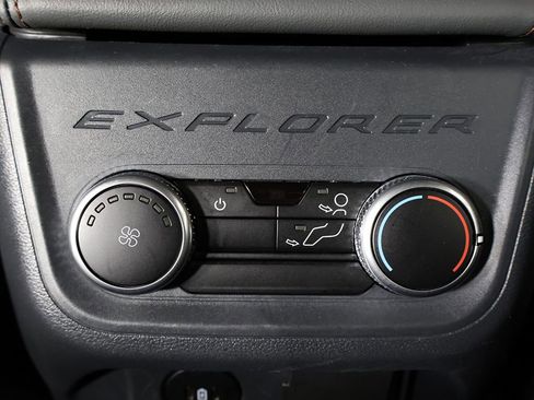 Used 2025 Ford Explorer Active AWD/4WD image 56