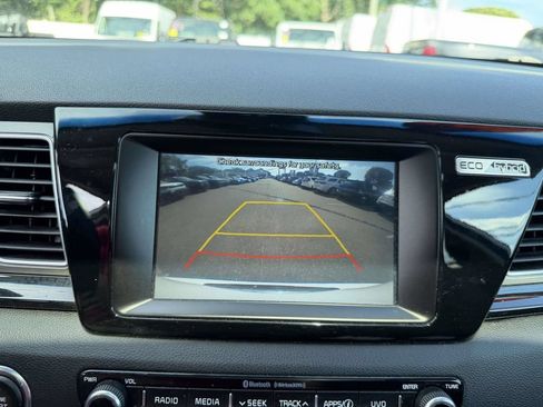 Used 2017 Kia Niro EX FWD image 30