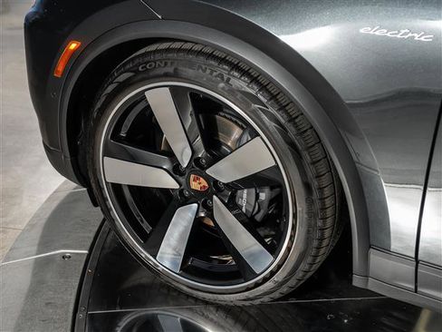 Used 2025 Porsche Macan Electric image 15