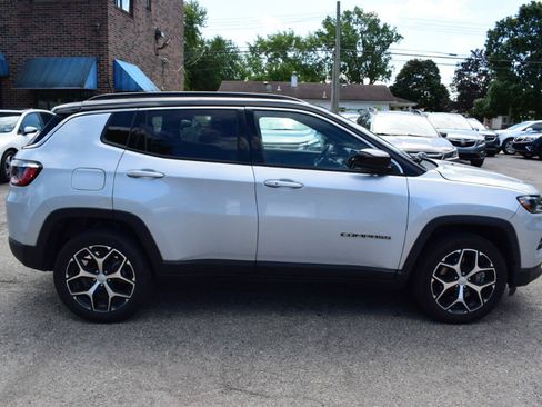 Used 2024 Jeep Compass Limited w/ Sun and Sound Group AWD/4WD image 7