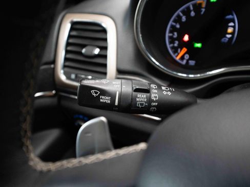 Used 2017 Jeep Grand Cherokee Limited AWD/4WD image 13