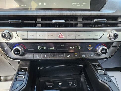 Used 2023 Kia Telluride EX w/ EX Captain's Chair Package image 24