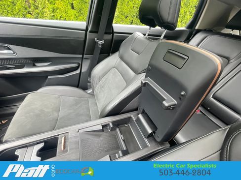 Used 2023 Nissan Ariya AWD image 28