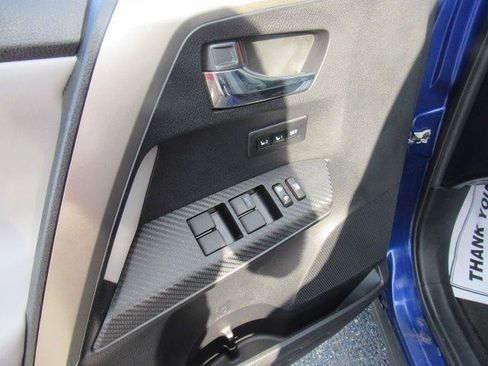 Used 2014 Toyota RAV4 Limited AWD/4WD image 21