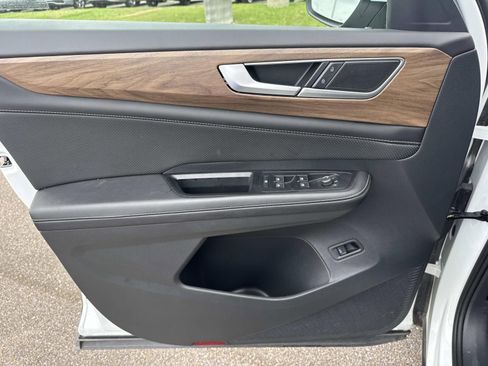 Used 2025 Volkswagen Atlas SE FWD image 18