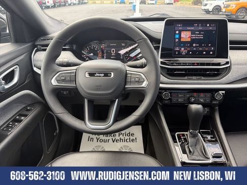 Used 2025 Jeep Compass Latitude w/ Sun & Sound Group AWD/4WD image 13