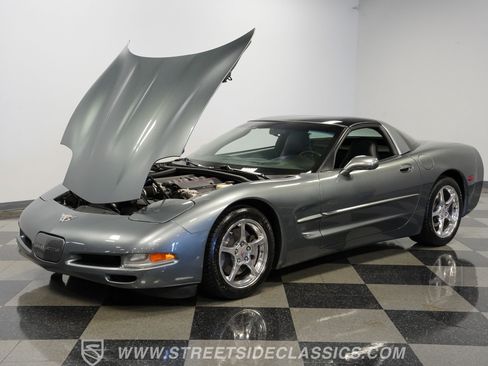 Used 2003 Chevrolet Corvette Coupe w/ Preferred Equipment Group RWD image 32