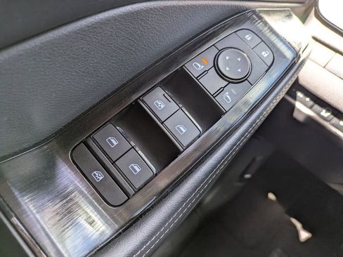 Used 2025 Nissan Rogue SV FWD image 21