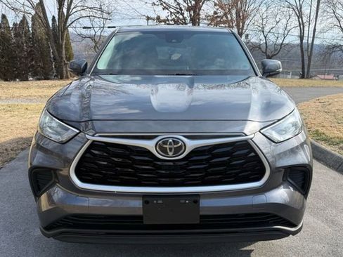 Used 2020 Toyota Highlander L image 2