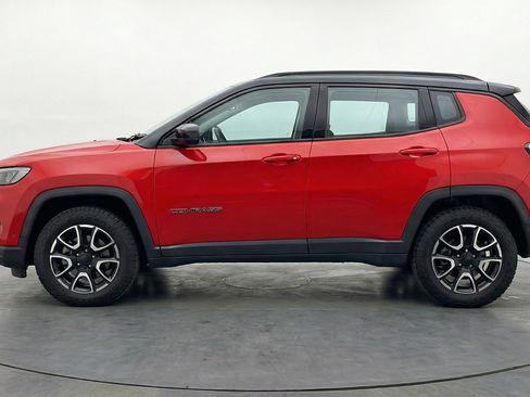Used 2025 Jeep Compass Trailhawk image 5