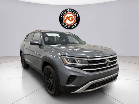Used 2022 Volkswagen Atlas Cross Sport SE w/ Panoramic Sunroof Package FWD image 1
