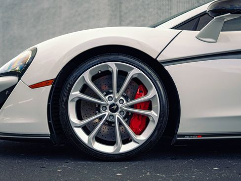 Used 2019 McLaren 570S Spider RWD image 8