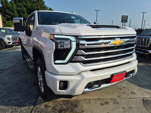 Used 2024 Chevrolet Silverado 2500 High Country w/ High Country Premium Package AWD/4WD image 5