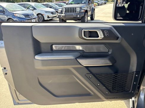 Certified 2021 Ford Bronco Black Diamond image 16