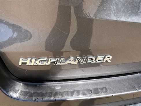 Used 2018 Toyota Highlander SE FWD image 10