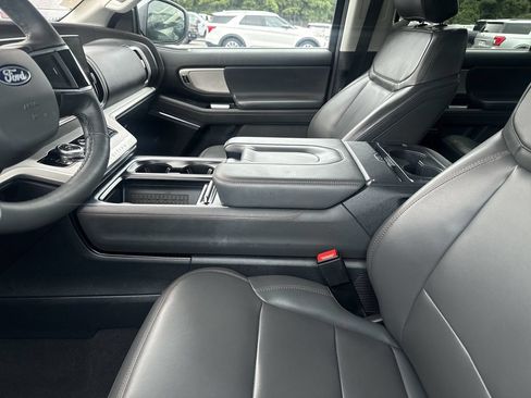 Used 2025 Ford Expedition Active AWD/4WD image 16