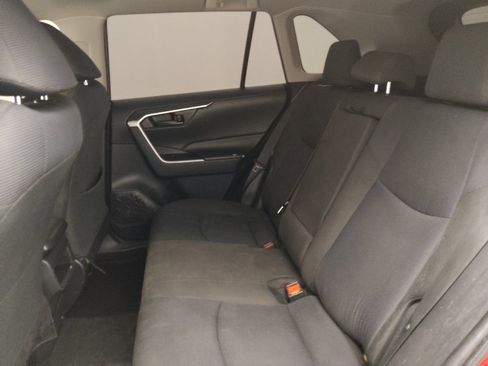 Used 2020 Toyota RAV4 LE FWD image 18