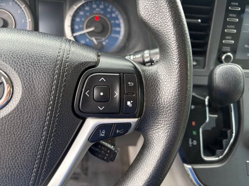 Used 2018 Toyota Sienna LE AWD/4WD image 15