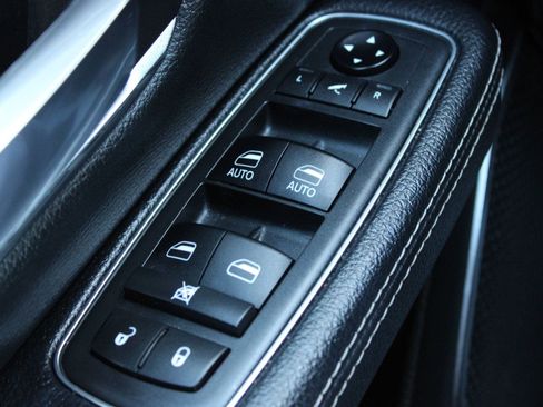 Used 2019 RAM 1500 Laramie image 24