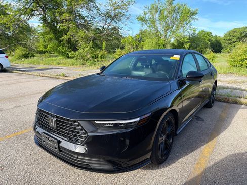 Used 2025 Honda Accord Sport image 8