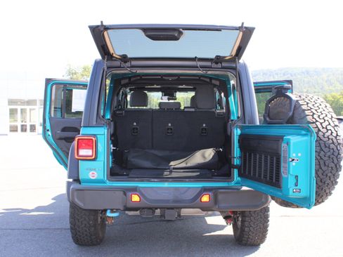 Used 2024 Jeep Wrangler Unlimited AWD/4WD image 8