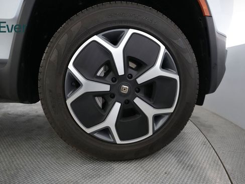 Used 2024 Rivian R1S Adventure AWD/4WD image 19